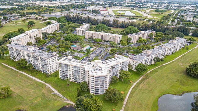 Building Photo - 2651 S Course Dr