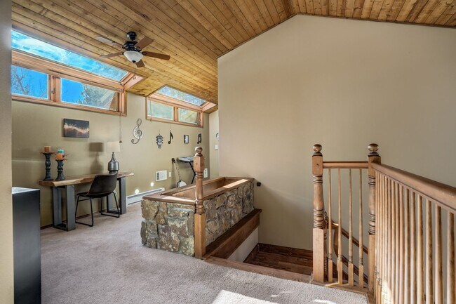 Building Photo - Stunning two-story home in Woodland Park