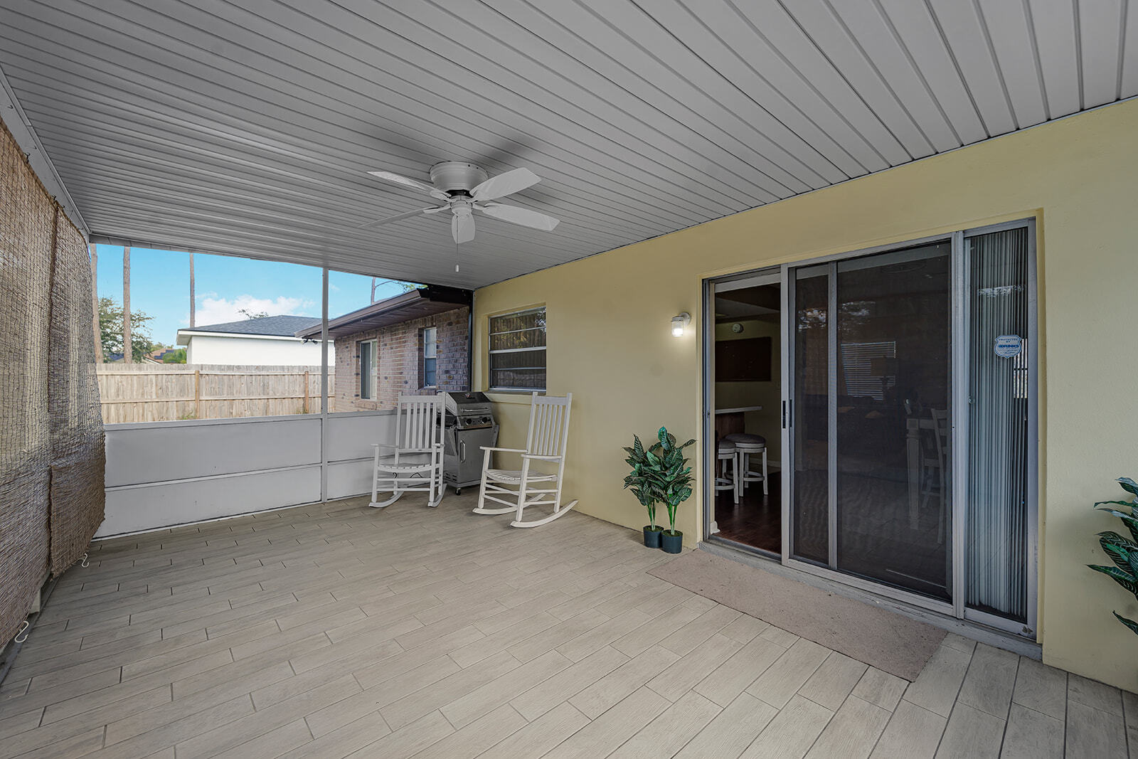 Building Photo - 784 E Fairbairn Dr