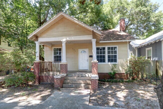 Building Photo - Single family house - within walking dista...