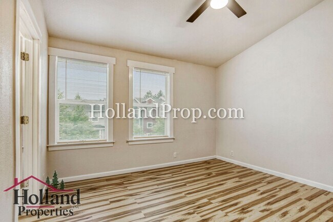 Building Photo - Beautifully Remodeled Beaverton Townhouse!