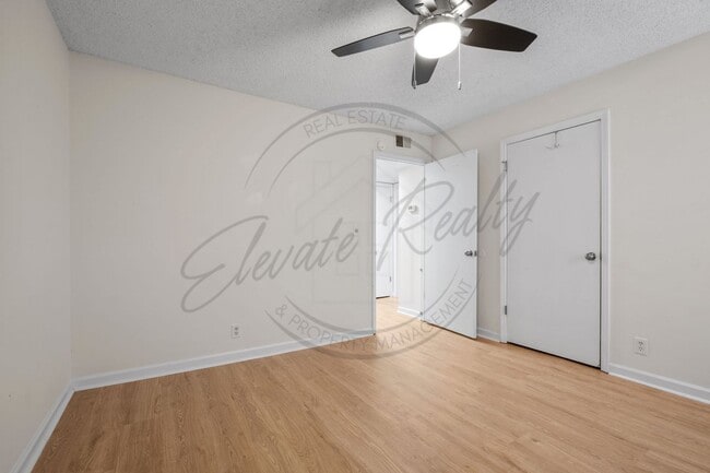 Building Photo - Beautifully updated 2-bedroom, 1-bath first-floor duplex in the heart of Hermitage!