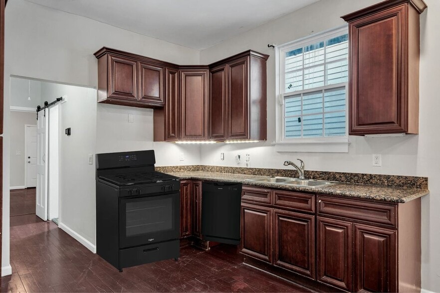 Building Photo - 3023 Burdette St