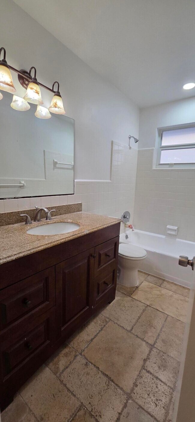 Building Photo - 1951 NE 56th St