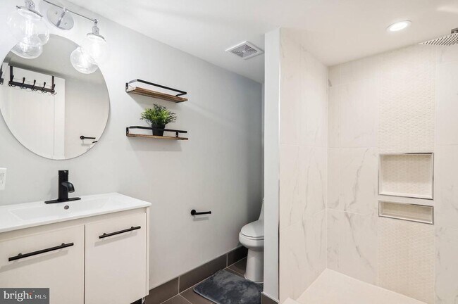 Building Photo - 416 Longfellow St NW