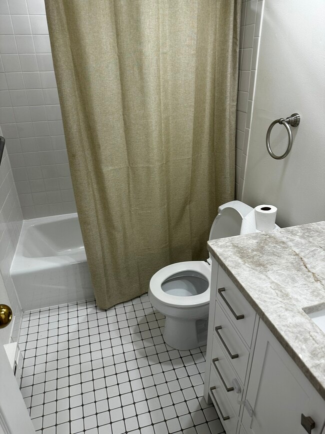 Building Photo - 125 Pleasant St