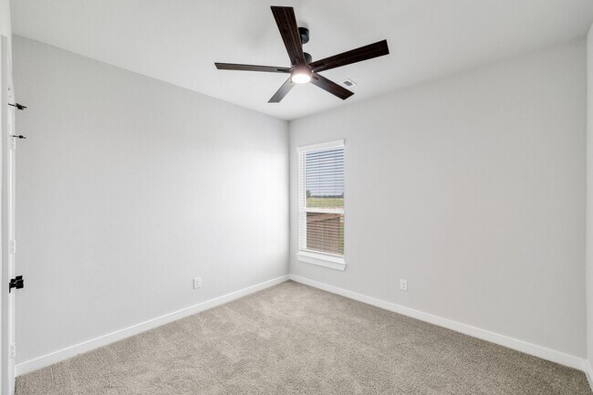 Building Photo - 6600-6602 Florence Dr