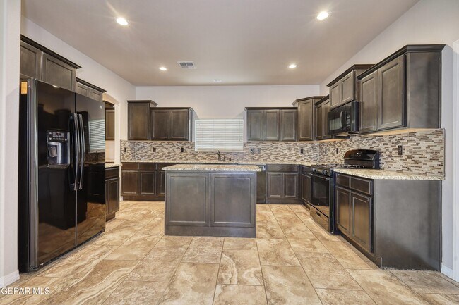 Building Photo - 2124 Thomas Lackland St