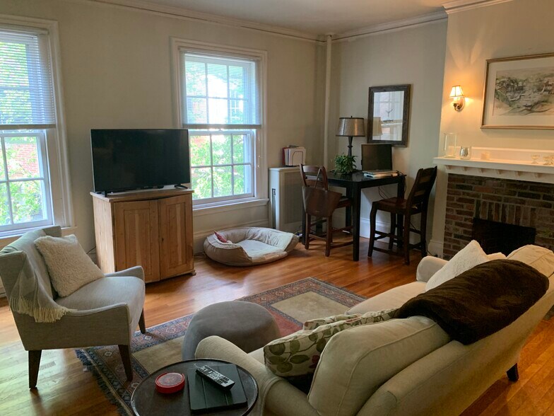 Building Photo - 45 Pinckney St