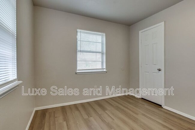 Building Photo - 1005 SW 63rd St