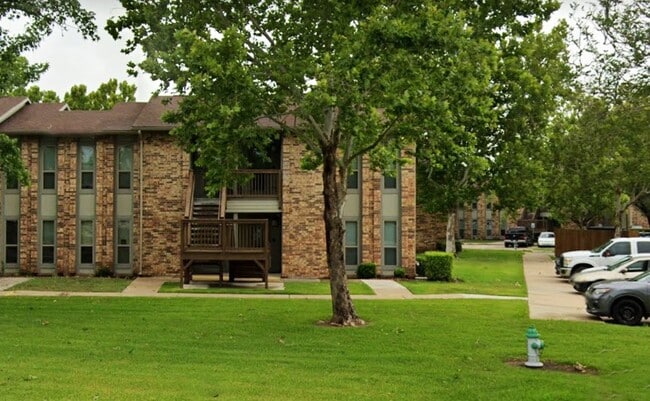 Building Photo - 1741 E Henderson Rd