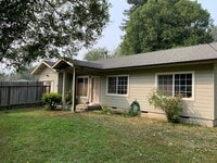 Building Photo - 3 Bedroom, PET FRIENDLY House in Fieldbrook