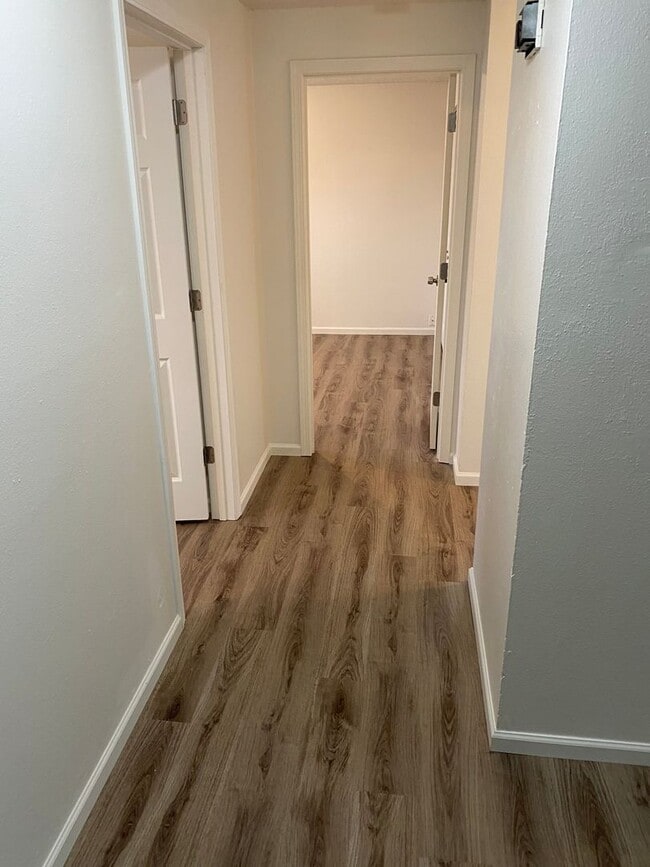 Building Photo - (905) Draper Arms Apartments - 2 Bedroom / 1 Bathroom (UPDATED)