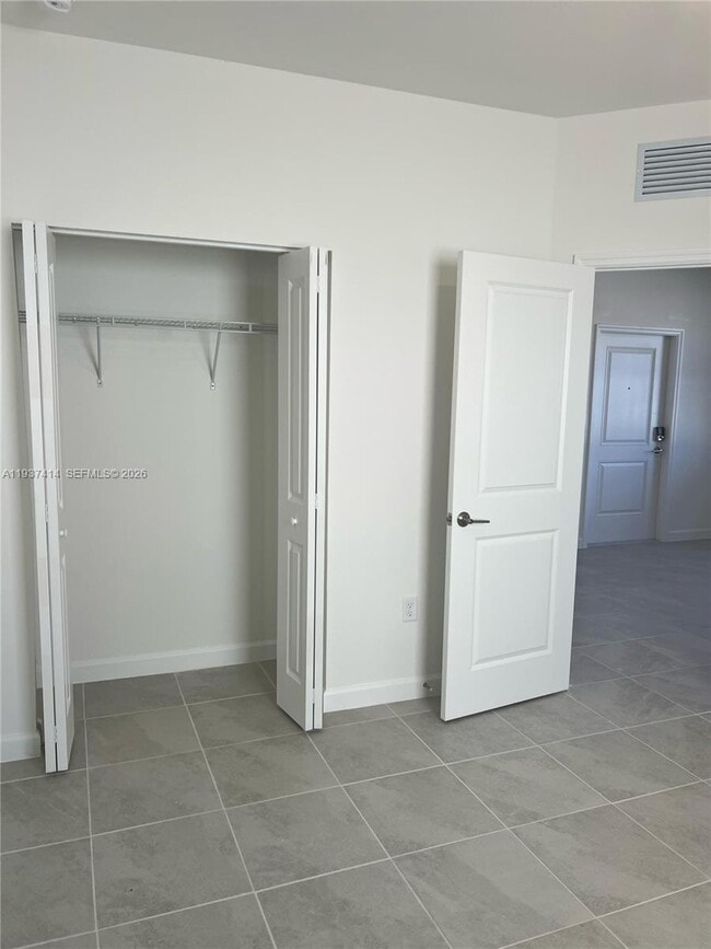 Building Photo - 2422 SE 30th St