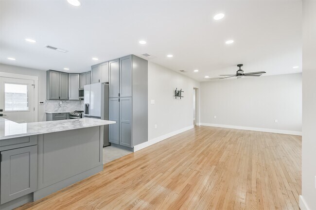 Building Photo - 6205 S Rice Ave