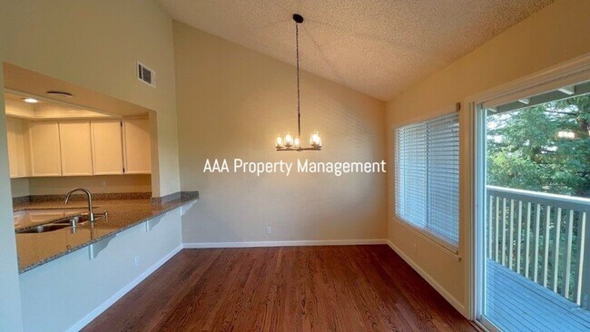 Building Photo - Concord Beautiful 4 bedroom 2.5 bathroom townhouse, 1496 sq ft available now!