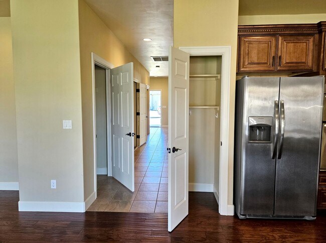Building Photo - 2817 Tuscanna Dr