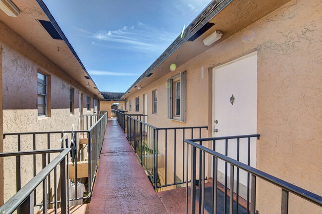 Building Photo - 600 SW 2nd Ave