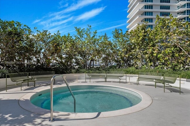 Building Photo - 501 West Ave