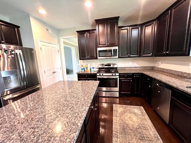 Building Photo - 3006 Farm View Dr