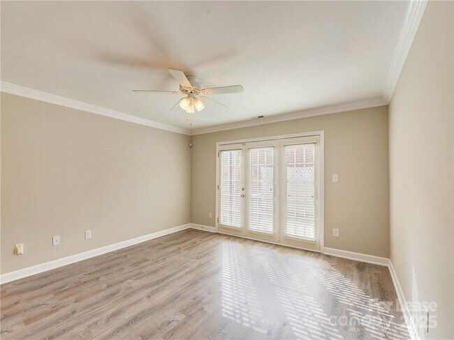 Building Photo - 1344 Green Oaks Ln