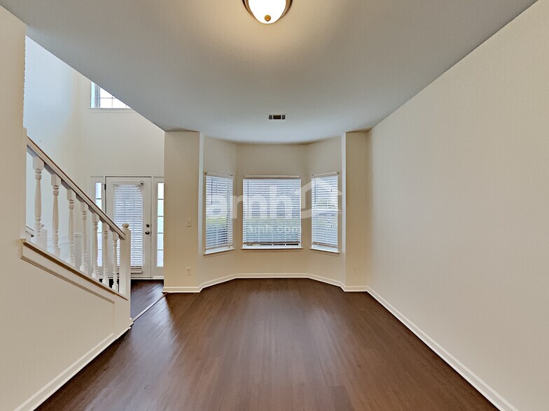 Building Photo - 412 Farmwood Way