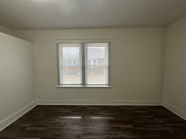 Building Photo - LEASING! Available June 30th