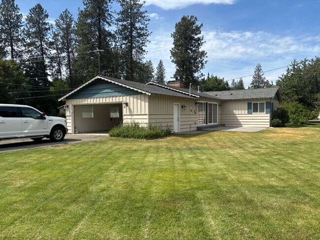 Building Photo - Charming Updated Home Near Fernan Lake & D...