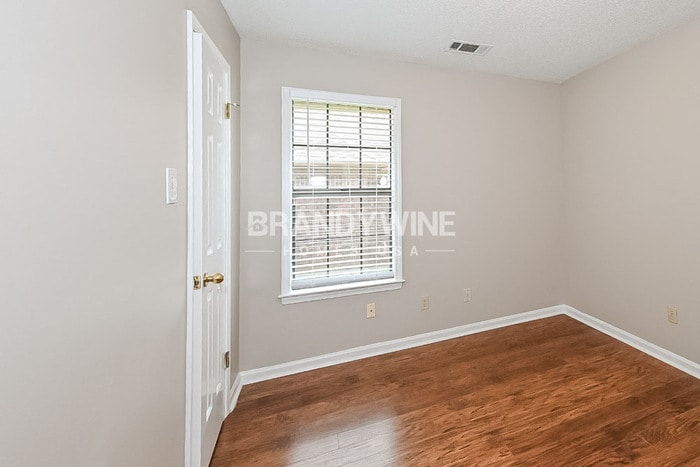 Building Photo - 5292 Shady Ridge Dr