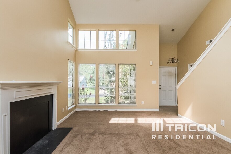 Building Photo - 5407 River Falls Dr
