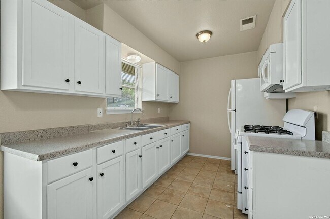 Building Photo - 602 Catalina Ave
