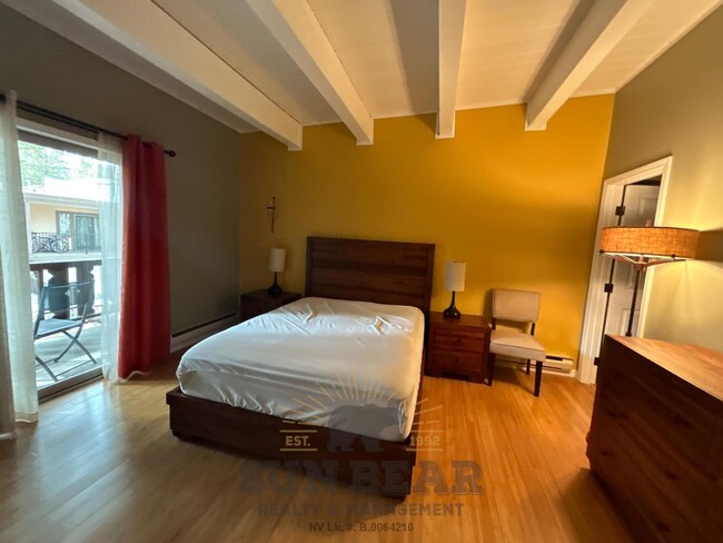 Building Photo - 3 Bedroom - Great Location!