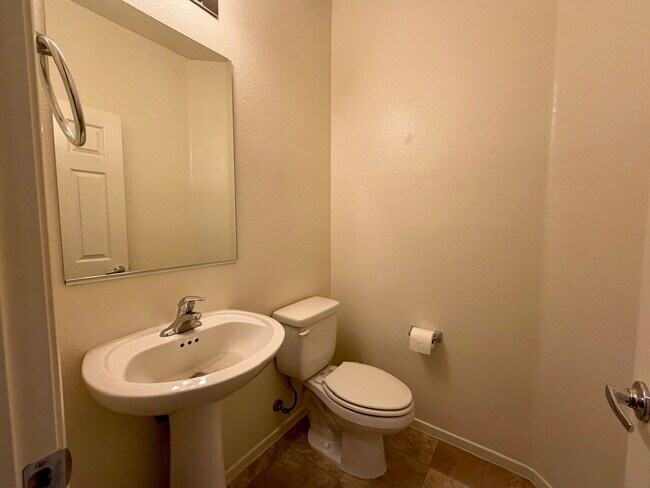 Building Photo - 3 BED 2.5 BATH 2 CAR GARAGE SINGLE FAMILY HOME W/ LOFT, BACKYARD & COMMUNITY POOL, SPA, PLAYGROUN...