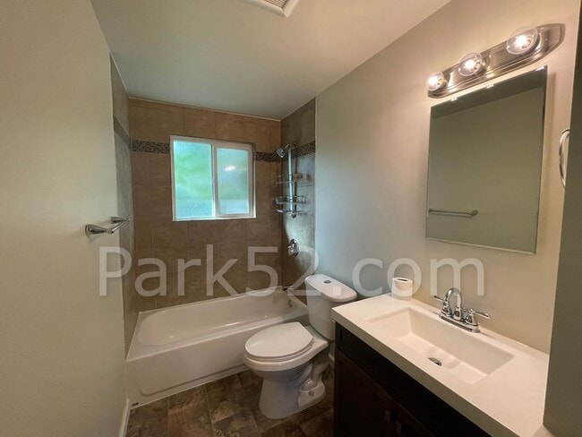 Building Photo - North Tacoma 1 Bed 1 Bath Apartment