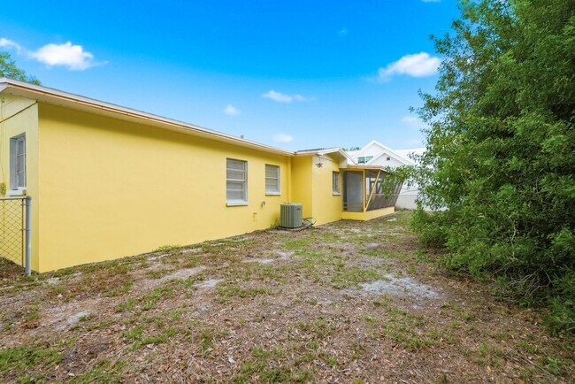 Building Photo - Remodeled 3/1 Home