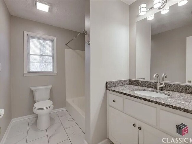 Building Photo - 207 Highland Park Dr
