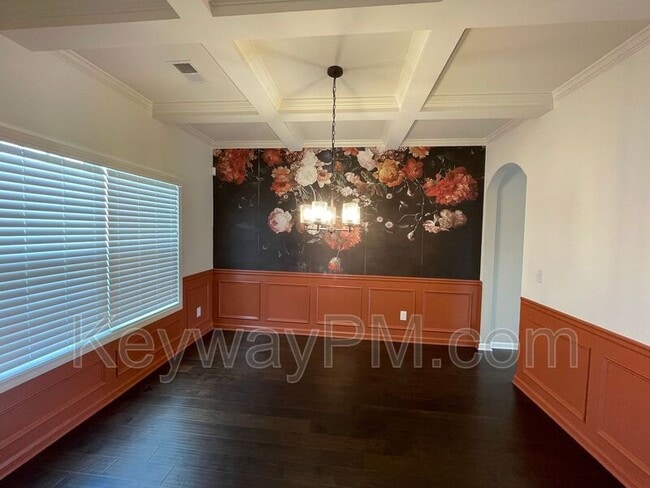 Building Photo - 2322 Sheridan Dr