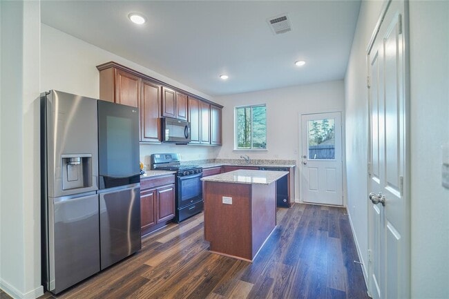 Building Photo - 118 Ashwood Glade Dr