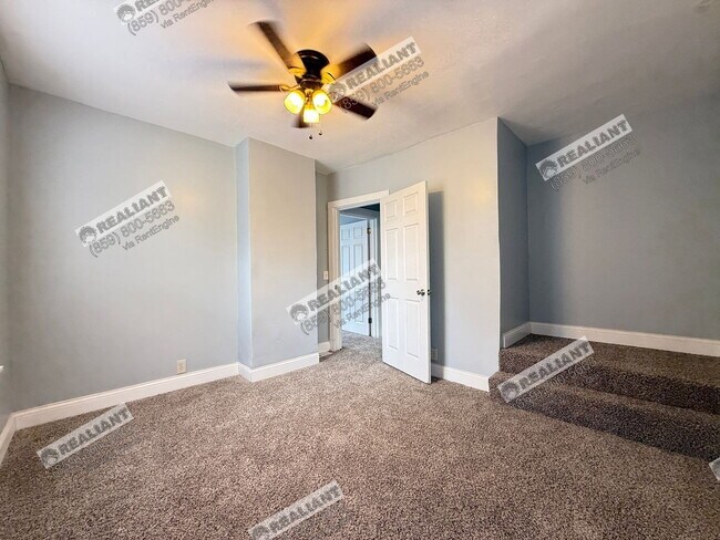Building Photo - 939 Putnam St