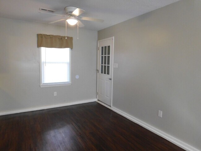 Building Photo - Charming Home in Havelock