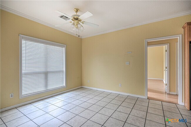 Building Photo - 4725 Stone Oak Dr