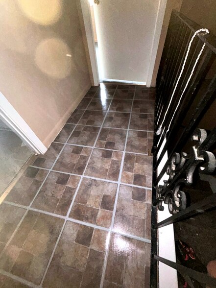 Building Photo - 2117 Giuffrias Ave