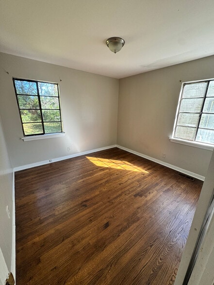 Building Photo - 1021 14th Pl SW