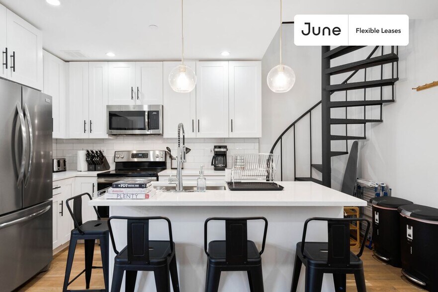 Building Photo - Stylish Private ROOM in Bed-Stuy