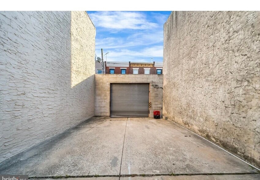 rear parking - 1114 Snyder Ave