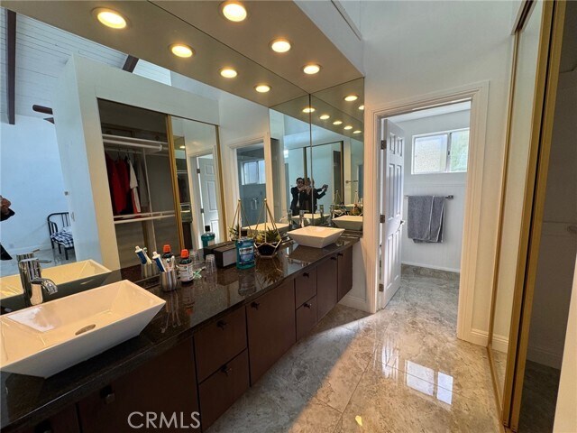 Building Photo - 16602 Wellington Cir