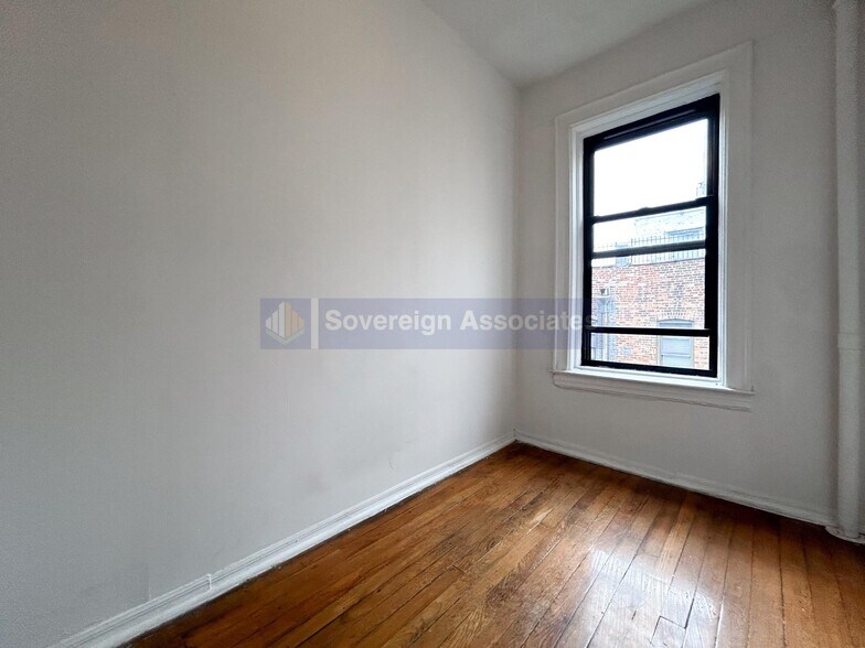 Building Photo - 3139 Broadway
