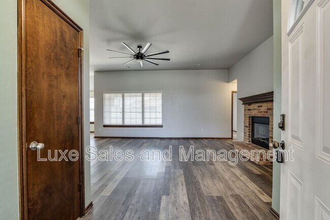 Building Photo - 1174 Misty Dr NW