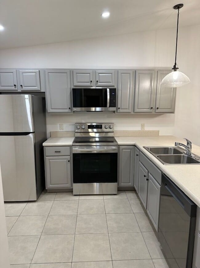 Building Photo - Woodlake Villa - 2 Bedroom/2 Bathroom