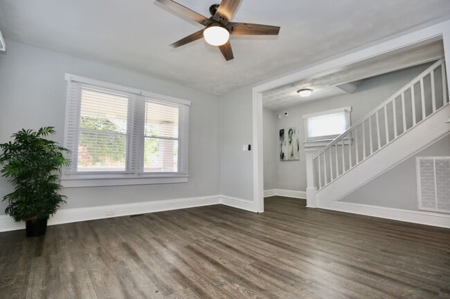 Building Photo - Updated & Ready 09-19-25! Pet Friendly - F...